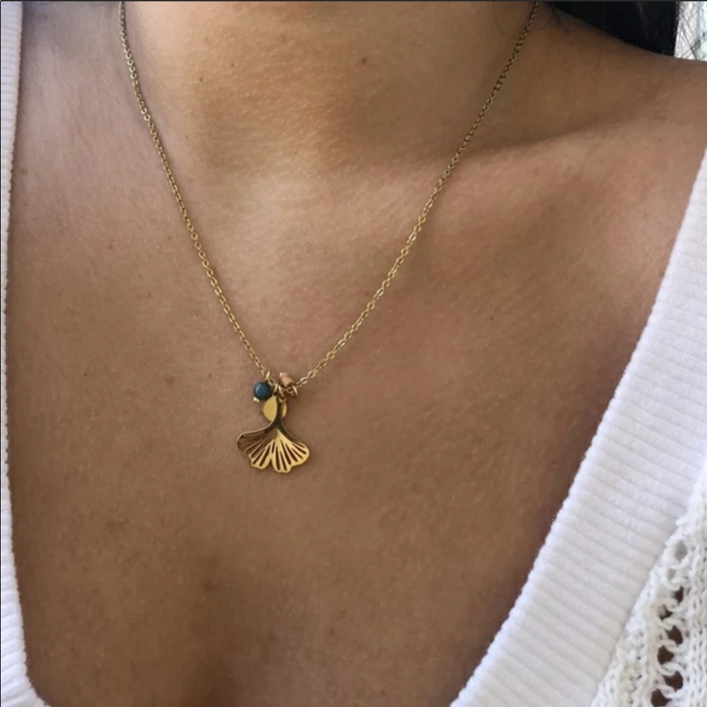 Leaf Charm Necklace 14k Gold